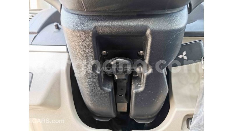 Big with watermark mitsubishi pajero ashanti import dubai 31070