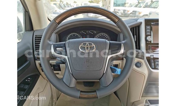 Buy Import Toyota Land Cruiser White Car in Import - Dubai in Ashanti Buy Import Toyota Land Cruiser White Car in Import - Dubai in Ashanti