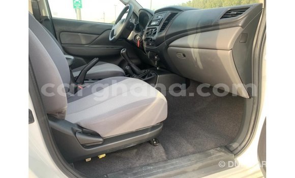 Sayi Imported Mitsubishi L200 White Mota in Import - Dubai a Ashanti Sayi Imported Mitsubishi L200 White Mota in Import - Dubai a Ashanti