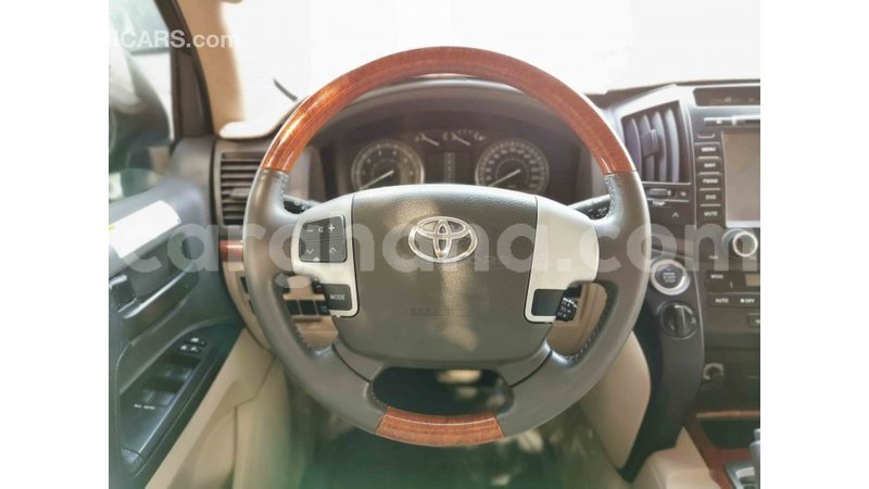 Big with watermark toyota land cruiser ashanti import dubai 31098