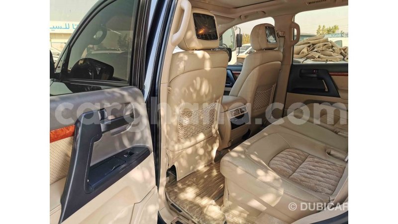 Big with watermark toyota land cruiser ashanti import dubai 31098