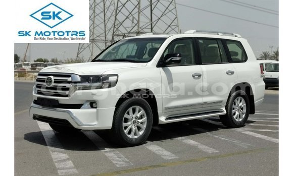 Sayi Imported Toyota Land Cruiser White Mota in Import - Dubai a Ashanti Sayi Imported Toyota Land Cruiser White Mota in Import - Dubai a Ashanti