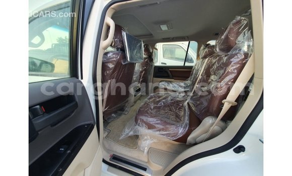 Sayi Imported Toyota Land Cruiser White Mota in Import - Dubai a Ashanti Sayi Imported Toyota Land Cruiser White Mota in Import - Dubai a Ashanti