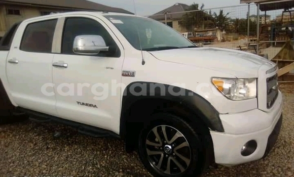 Sayi Na hannu Toyota Tundra White Mota in Accra a Greater Accra Sayi Na hannu Toyota Tundra White Mota in Accra a Greater Accra
