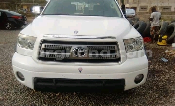 Sayi Na hannu Toyota Tundra White Mota in Accra a Greater Accra Sayi Na hannu Toyota Tundra White Mota in Accra a Greater Accra