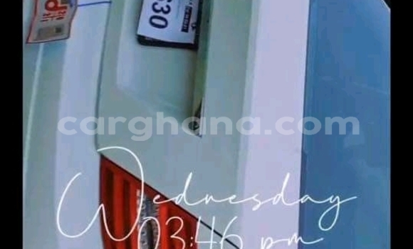 Ra Àlòkù Mercedes‒Benz 300CD funfun Ọkọ̀ in Accra ni Greater Accra Ra Àlòkù Mercedes‒Benz 300CD funfun Ọkọ̀ in Accra ni Greater Accra