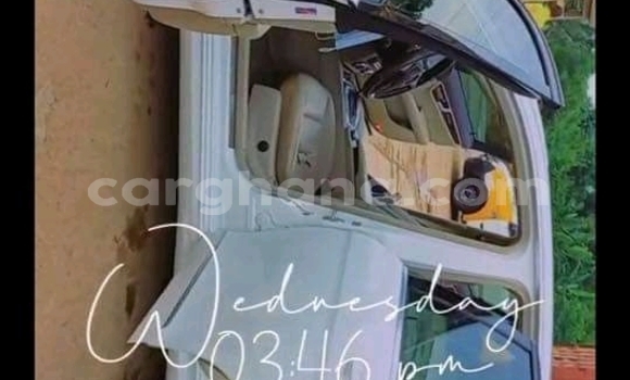 Ra Àlòkù Mercedes‒Benz 300CD funfun Ọkọ̀ in Accra ni Greater Accra Ra Àlòkù Mercedes‒Benz 300CD funfun Ọkọ̀ in Accra ni Greater Accra