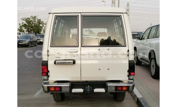 Ra Imported Toyota Land Cruiser funfun Ọkọ̀ in Import - Dubai ni Ashanti Ra Imported Toyota Land Cruiser funfun Ọkọ̀ in Import - Dubai ni Ashanti