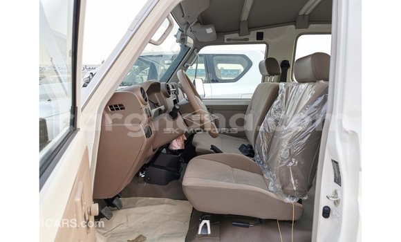 Ra Imported Toyota Land Cruiser funfun Ọkọ̀ in Import - Dubai ni Ashanti Ra Imported Toyota Land Cruiser funfun Ọkọ̀ in Import - Dubai ni Ashanti