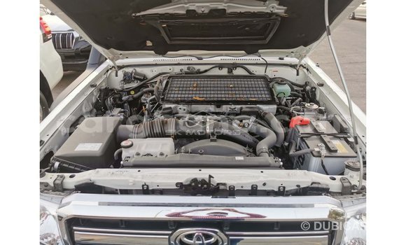 Ra Imported Toyota Land Cruiser funfun Ọkọ̀ in Import - Dubai ni Ashanti Ra Imported Toyota Land Cruiser funfun Ọkọ̀ in Import - Dubai ni Ashanti