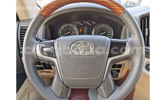 Ra Imported Toyota Land Cruiser funfun Ọkọ̀ in Import - Dubai ni Ashanti Ra Imported Toyota Land Cruiser funfun Ọkọ̀ in Import - Dubai ni Ashanti