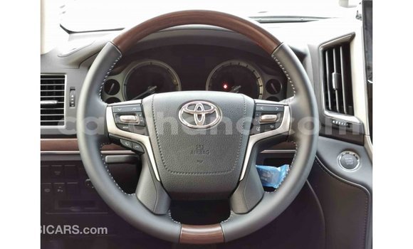Buy Import Toyota Land Cruiser White Car in Import - Dubai in Ashanti Buy Import Toyota Land Cruiser White Car in Import - Dubai in Ashanti