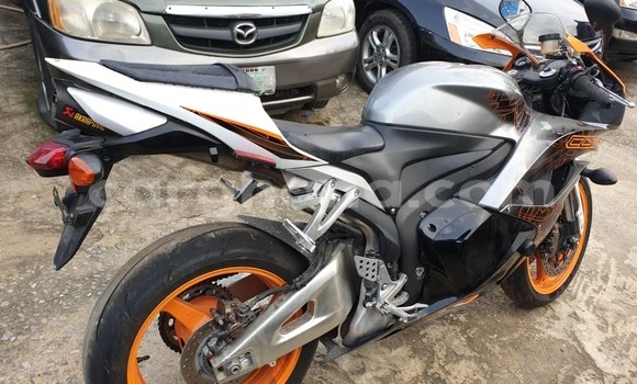 Sayi Na hannu Honda CBR Azurfa Motsi in Sekondi–Takoradi Metropolitan a Yamma