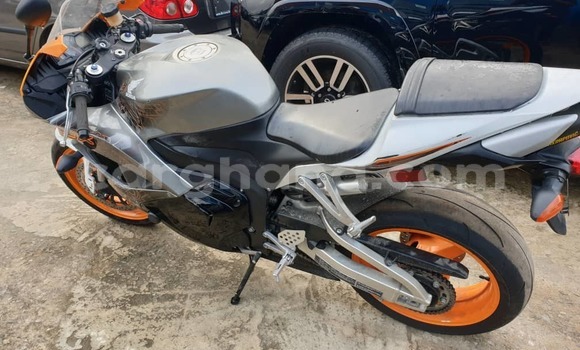 Sayi Na hannu Honda CBR Azurfa Motsi in Sekondi–Takoradi Metropolitan a Yamma Sayi Na hannu Honda CBR Azurfa Motsi in Sekondi–Takoradi Metropolitan a Yamma