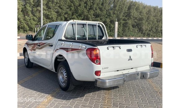 Buy Import Mitsubishi L200 White Car in Import - Dubai in Ashanti Buy Import Mitsubishi L200 White Car in Import - Dubai in Ashanti