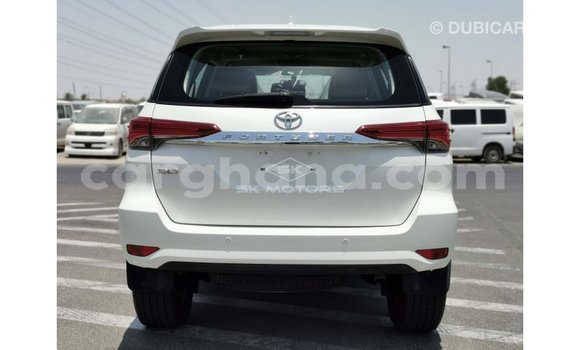 Sayi Imported Toyota Fortuner White Mota in Import - Dubai a Ashanti Sayi Imported Toyota Fortuner White Mota in Import - Dubai a Ashanti