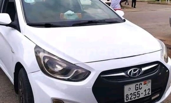 Buy Used Hyundai Accent White Car in Accra in Greater Accra Buy Used Hyundai Accent White Car in Accra in Greater Accra