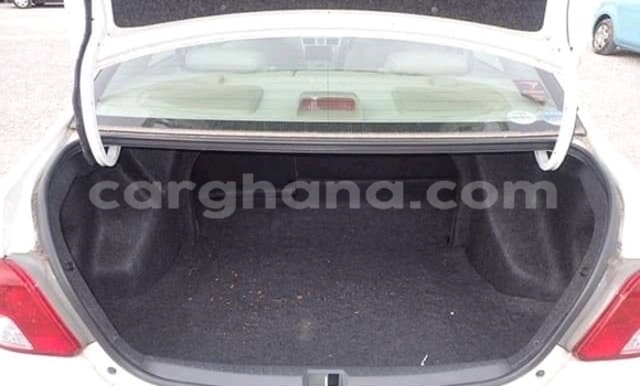 Ra Àlòkù Toyota Belta funfun Ọkọ̀ in Accra ni Greater Accra Ra Àlòkù Toyota Belta funfun Ọkọ̀ in Accra ni Greater Accra