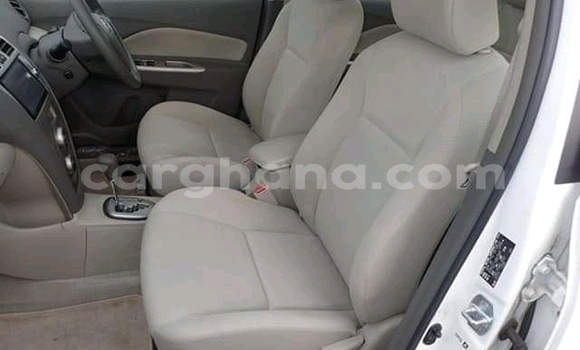 Ra Àlòkù Toyota Belta funfun Ọkọ̀ in Accra ni Greater Accra Ra Àlòkù Toyota Belta funfun Ọkọ̀ in Accra ni Greater Accra