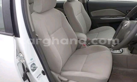 Ra Àlòkù Toyota Belta funfun Ọkọ̀ in Accra ni Greater Accra Ra Àlòkù Toyota Belta funfun Ọkọ̀ in Accra ni Greater Accra