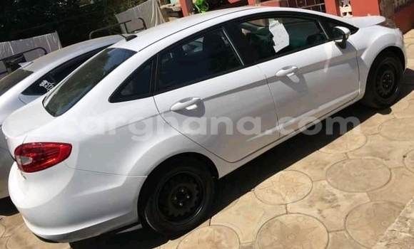 Sayi Na hannu Ford Fiesta White Mota in Accra a Greater Accra Sayi Na hannu Ford Fiesta White Mota in Accra a Greater Accra