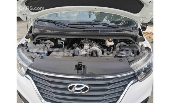 Sayi Imported Hyundai Accent White Mota in Import - Dubai a Ashanti Sayi Imported Hyundai Accent White Mota in Import - Dubai a Ashanti