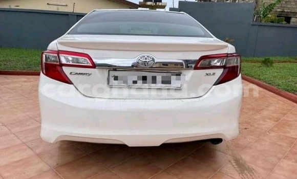 Sayi Na hannu Toyota Camry White Mota in Accra a Greater Accra Sayi Na hannu Toyota Camry White Mota in Accra a Greater Accra