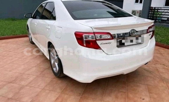 Sayi Na hannu Toyota Camry White Mota in Accra a Greater Accra Sayi Na hannu Toyota Camry White Mota in Accra a Greater Accra