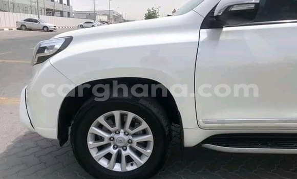 Sayi Na hannu Toyota Land Cruiser Prado White Mota in Accra a Greater Accra Sayi Na hannu Toyota Land Cruiser Prado White Mota in Accra a Greater Accra