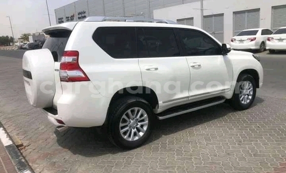Sayi Na hannu Toyota Land Cruiser Prado White Mota in Accra a Greater Accra Sayi Na hannu Toyota Land Cruiser Prado White Mota in Accra a Greater Accra
