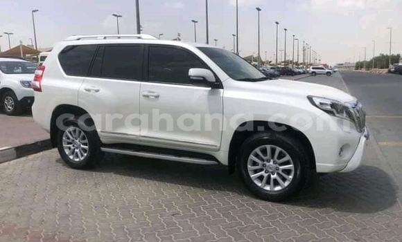 Sayi Na hannu Toyota Land Cruiser Prado White Mota in Accra a Greater Accra Sayi Na hannu Toyota Land Cruiser Prado White Mota in Accra a Greater Accra