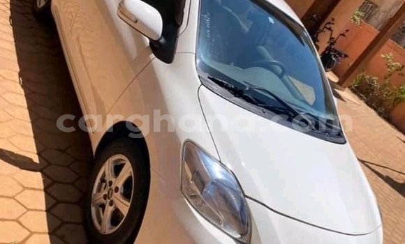 Buy Used Toyota Yaris White Car in Accra in Greater Accra