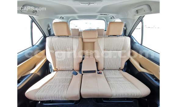 Sayi Imported Toyota Fortuner White Mota in Import - Dubai a Ashanti Sayi Imported Toyota Fortuner White Mota in Import - Dubai a Ashanti