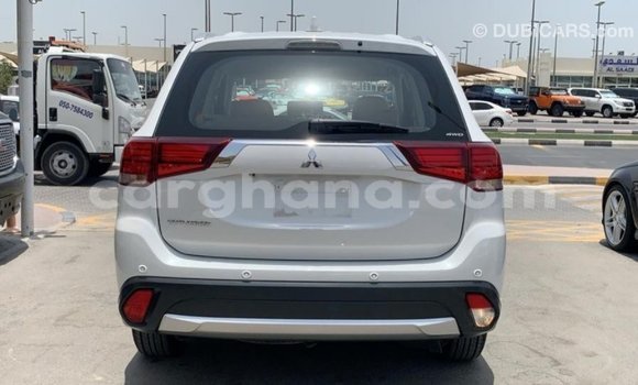 Ra Imported Mitsubishi Outlander funfun Ọkọ̀ in Import - Dubai ni Ashanti Ra Imported Mitsubishi Outlander funfun Ọkọ̀ in Import - Dubai ni Ashanti