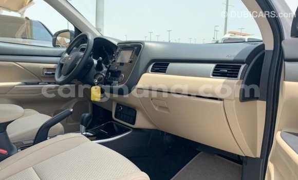 Ra Imported Mitsubishi Outlander funfun Ọkọ̀ in Import - Dubai ni Ashanti Ra Imported Mitsubishi Outlander funfun Ọkọ̀ in Import - Dubai ni Ashanti