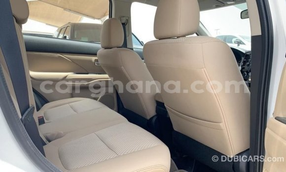 Ra Imported Mitsubishi Outlander funfun Ọkọ̀ in Import - Dubai ni Ashanti Ra Imported Mitsubishi Outlander funfun Ọkọ̀ in Import - Dubai ni Ashanti