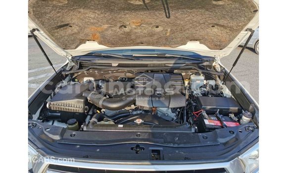 Sayi Imported Toyota Land Cruiser White Mota in Import - Dubai a Ashanti Sayi Imported Toyota Land Cruiser White Mota in Import - Dubai a Ashanti