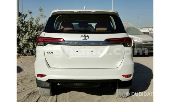 Sayi Imported Toyota Fortuner White Mota in Import - Dubai a Ashanti Sayi Imported Toyota Fortuner White Mota in Import - Dubai a Ashanti