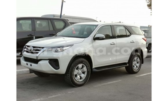 Sayi Imported Toyota Fortuner White Mota in Import - Dubai a Ashanti Sayi Imported Toyota Fortuner White Mota in Import - Dubai a Ashanti