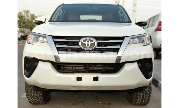 Sayi Imported Toyota Fortuner White Mota in Import - Dubai a Ashanti Sayi Imported Toyota Fortuner White Mota in Import - Dubai a Ashanti