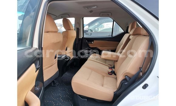 Sayi Imported Toyota Fortuner White Mota in Import - Dubai a Ashanti Sayi Imported Toyota Fortuner White Mota in Import - Dubai a Ashanti