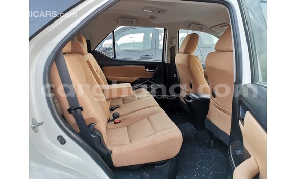 Sayi Imported Toyota Fortuner White Mota in Import - Dubai a Ashanti Sayi Imported Toyota Fortuner White Mota in Import - Dubai a Ashanti