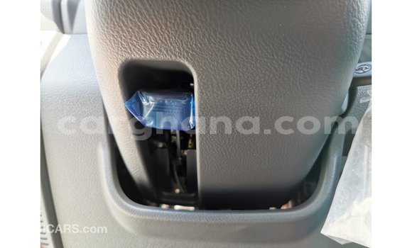 Sayi Imported Toyota Land Cruiser White Mota in Import - Dubai a Ashanti Sayi Imported Toyota Land Cruiser White Mota in Import - Dubai a Ashanti