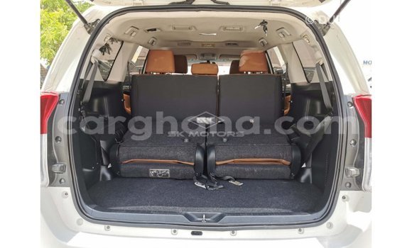 Buy Import Toyota Innova White Car in Import - Dubai in Ashanti Buy Import Toyota Innova White Car in Import - Dubai in Ashanti