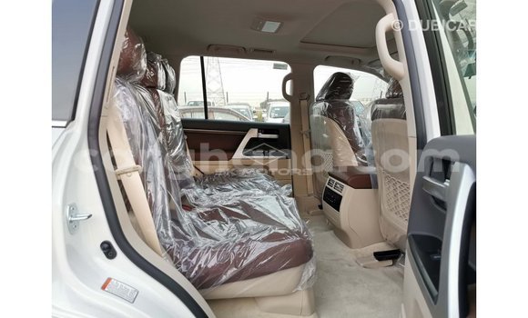 Ra Imported Toyota Land Cruiser funfun Ọkọ̀ in Import - Dubai ni Ashanti Ra Imported Toyota Land Cruiser funfun Ọkọ̀ in Import - Dubai ni Ashanti