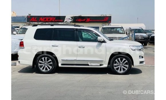 Ra Imported Toyota Land Cruiser funfun Ọkọ̀ in Import - Dubai ni Ashanti Ra Imported Toyota Land Cruiser funfun Ọkọ̀ in Import - Dubai ni Ashanti