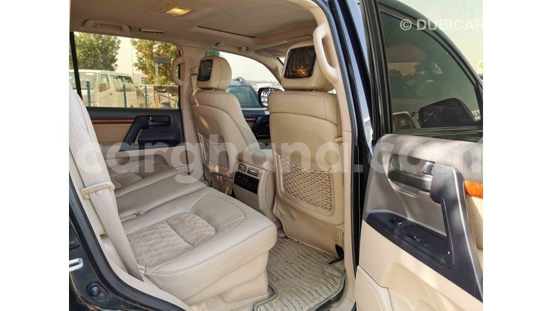 Big with watermark toyota land cruiser ashanti import dubai 32038