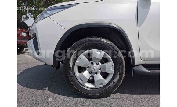 Sayi Imported Toyota Fortuner White Mota in Import - Dubai a Ashanti Sayi Imported Toyota Fortuner White Mota in Import - Dubai a Ashanti