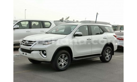 Buy Import Toyota Fortuner White Car in Import - Dubai in Ashanti Buy Import Toyota Fortuner White Car in Import - Dubai in Ashanti