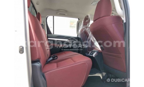 Sayi Imported Toyota Hilux White Mota in Import - Dubai a Ashanti Sayi Imported Toyota Hilux White Mota in Import - Dubai a Ashanti